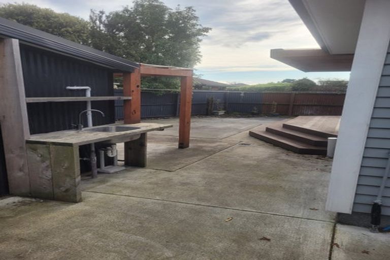 Photo of property in 1/223 Main North Road, Redwood, Christchurch, 8051