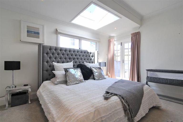 Photo of property in 25 Seatoun Heights Road, Miramar, Wellington, 6022