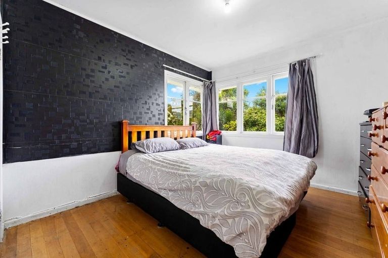 Photo of property in 48 Amberley Avenue, Te Atatu South, Auckland, 0610