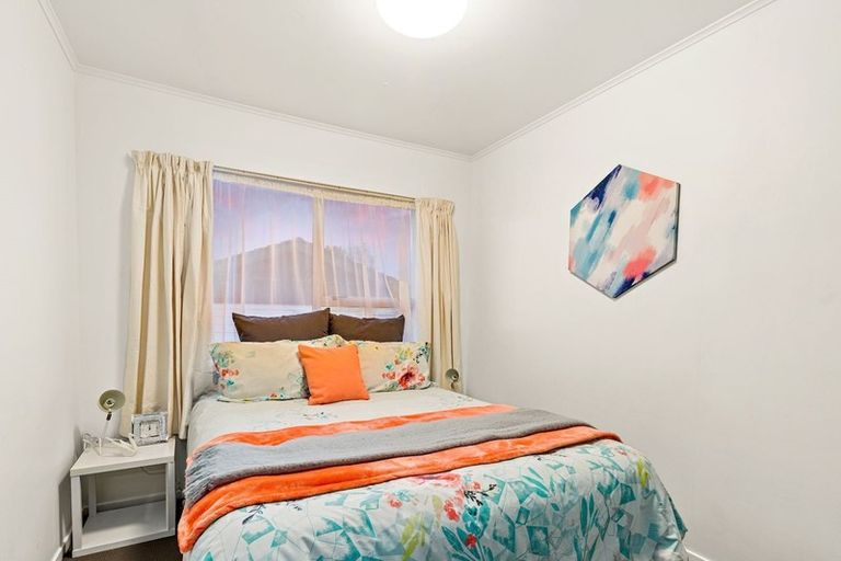 Photo of property in 10 Styca Place, Sunnyvale, Auckland, 0612