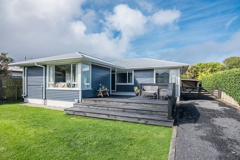 Photo of property in 2 Konini Grove, Raumati Beach, Paraparaumu, 5032