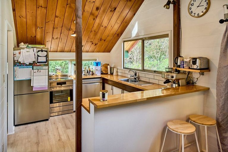 Photo of property in 1142 Moonshine Road, Judgeford, Porirua, 5381