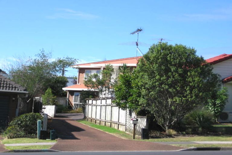 Photo of property in 104 Caribbean Drive, Unsworth Heights, Auckland, 0632