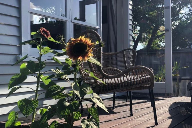 Photo of property in 2/61 Forrest Hill Road, Milford, Auckland, 0620