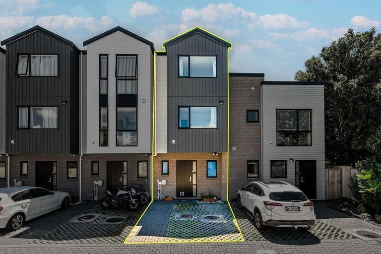 Photo of property in 17 Waru Lane, Te Atatu Peninsula, Auckland, 0610