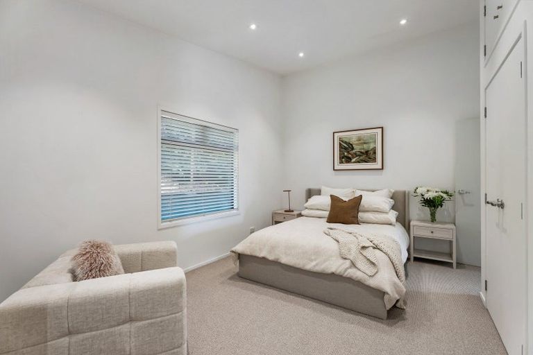 Photo of property in 64 Otitori Bay Road, Titirangi, Auckland, 0604