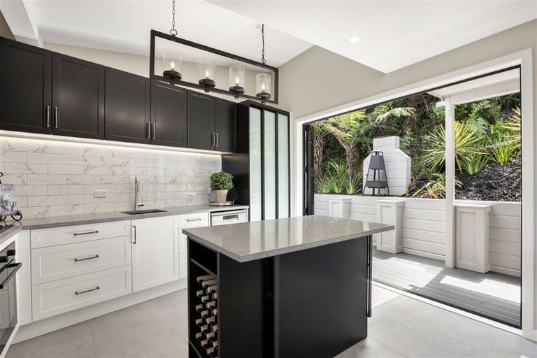 Photo of property in 5b Reynolds Place, Torbay, Auckland, 0630