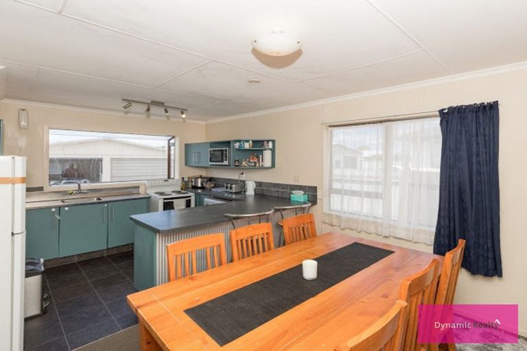 Photo of property in 11 Colonial Place, Kelvin Grove, Palmerston North, 4414