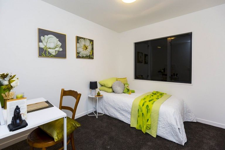 Photo of property in 1 Garrett Place, Riverstone Terraces, Upper Hutt, 5018