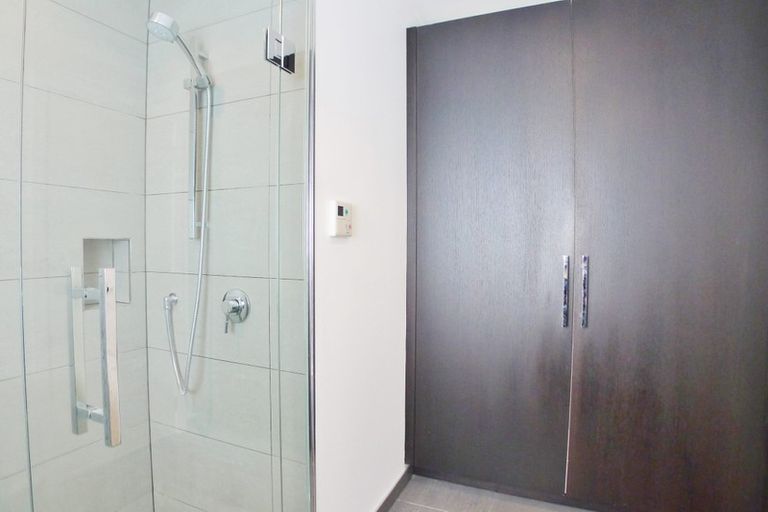 Photo of property in 32 Queen Mary Avenue, New Lynn, Auckland, 0600