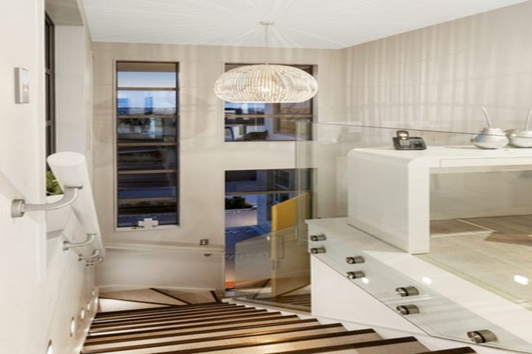 Photo of property in 32 Manhattan Rise, Orewa, 0931