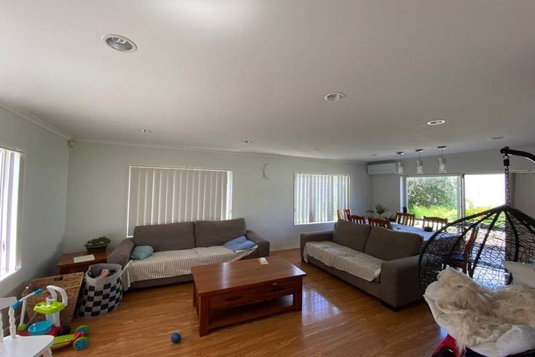 Photo of property in 44 Brashier Circle, Sunnyvale, Auckland, 0612