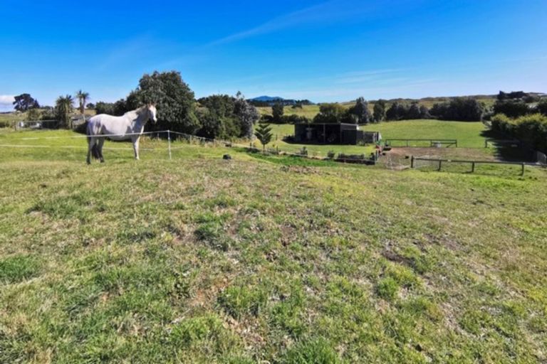 Photo of property in 151 Pukenamu Road, Te Horo, Otaki, 5581