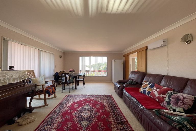 Photo of property in 10 Ewhurst Place, Goodwood Heights, Auckland, 2105