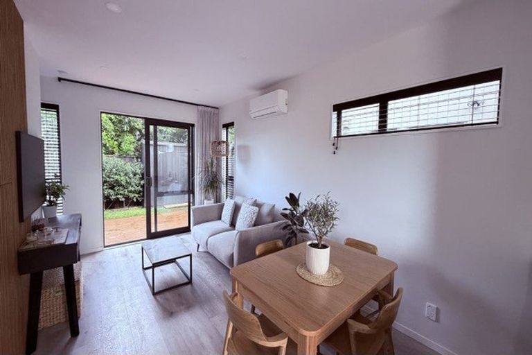 Photo of property in 4/47 Beach Road, Te Atatu Peninsula, Auckland, 0610