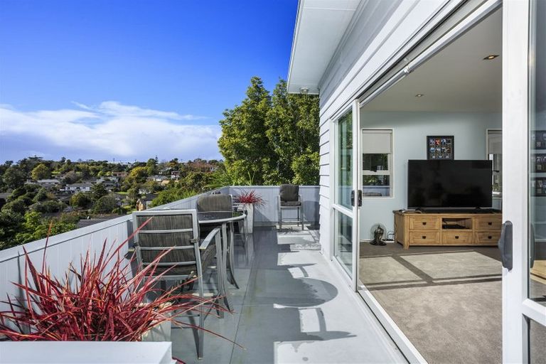 Photo of property in 589d East Coast Road, Browns Bay, Auckland, 0632