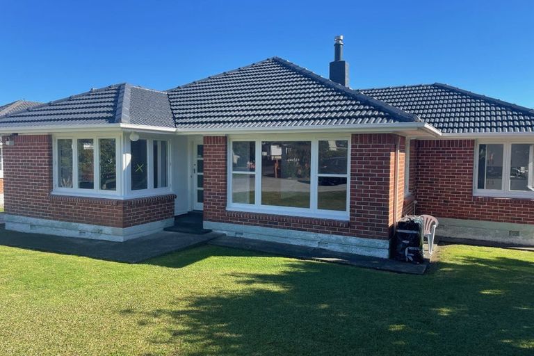 Photo of property in 38 Awaroa Road, Sunnyvale, Auckland, 0612