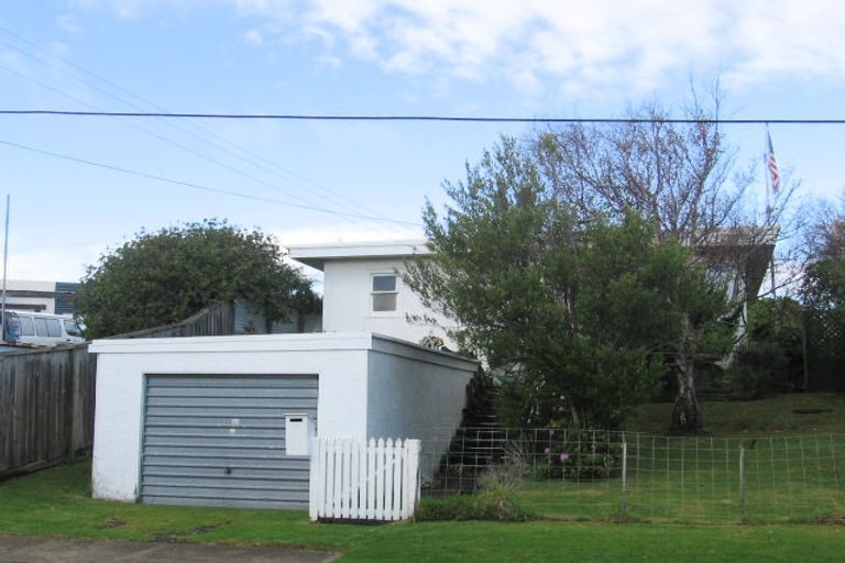 Photo of property in 12 Eatwell Avenue, Paraparaumu Beach, Paraparaumu, 5032