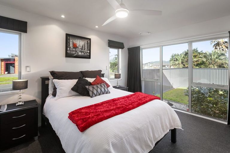 Photo of property in 18 Surfers Avenue, Waihi Beach, 3611