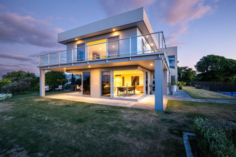 Photo of property in 33 Veale Road, Frankleigh Park, New Plymouth, 4371