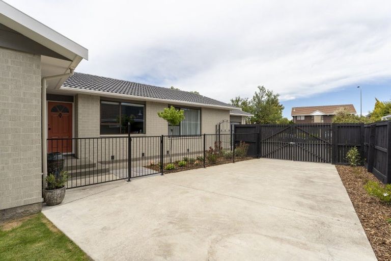 Photo of property in 6 Montclare Avenue, Ilam, Christchurch, 8041