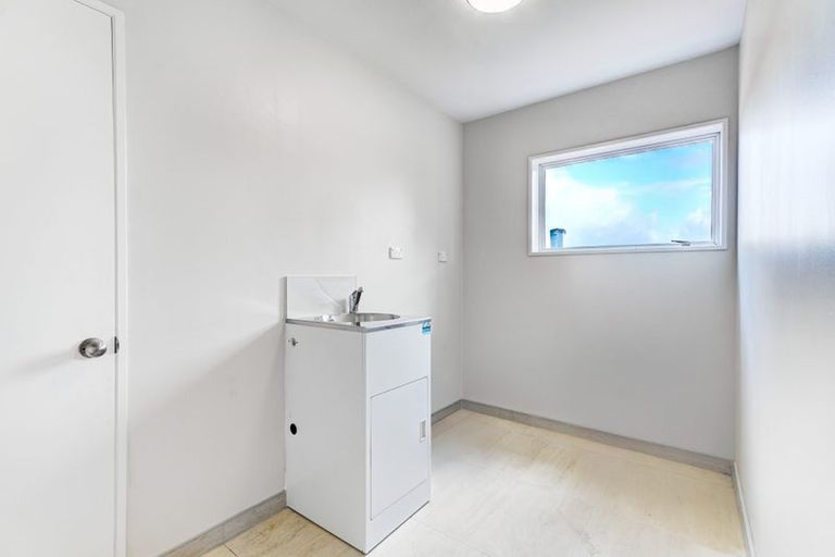 Photo of property in 3 Charles Prevost Drive, The Gardens, Auckland, 2105