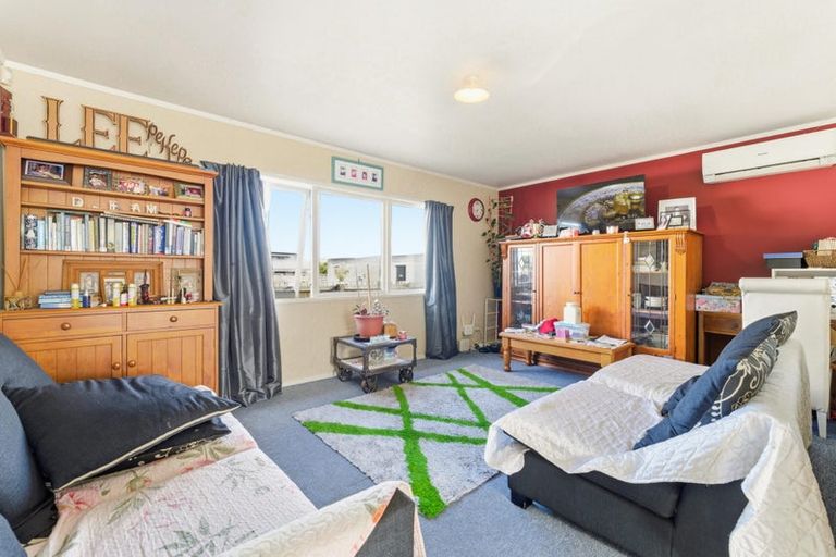 Photo of property in 170 Mahia Road, Wattle Downs, Auckland, 2103
