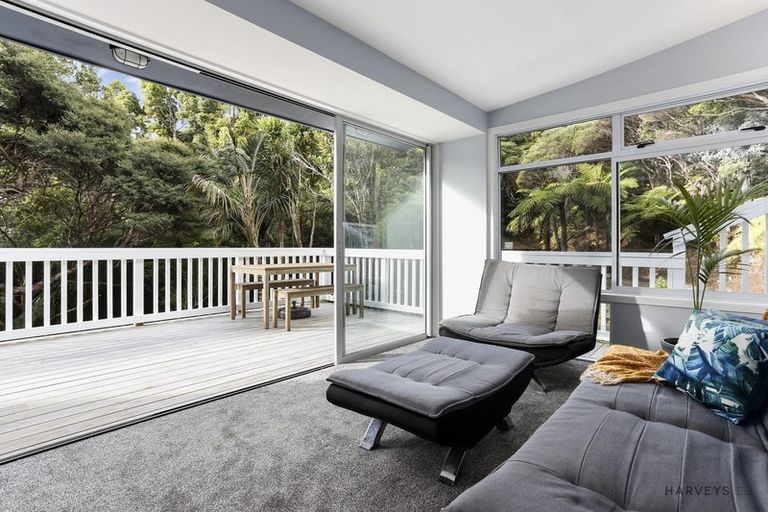 Photo of property in 110 Piha Road, Piha, New Lynn, 0772