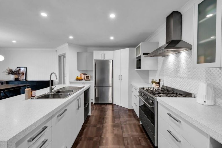 Photo of property in 81 Pacific Drive, Fitzherbert, Palmerston North, 4410