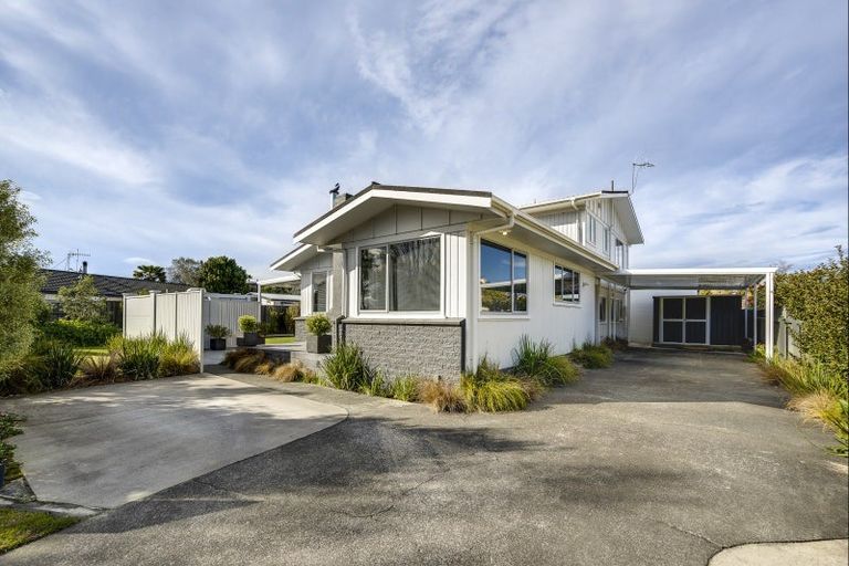 Photo of property in 9 Lowther Place, Taradale, Napier, 4112