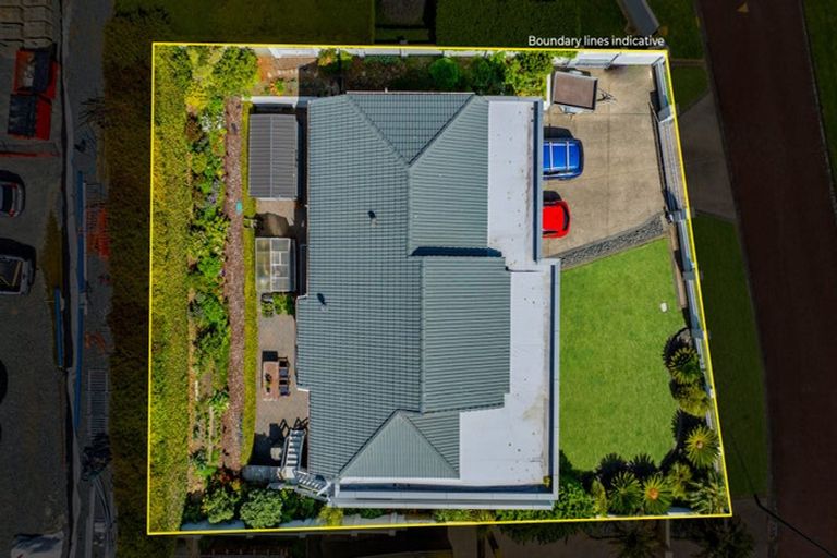 Photo of property in 14 Icarus Place, Half Moon Bay, Auckland, 2012