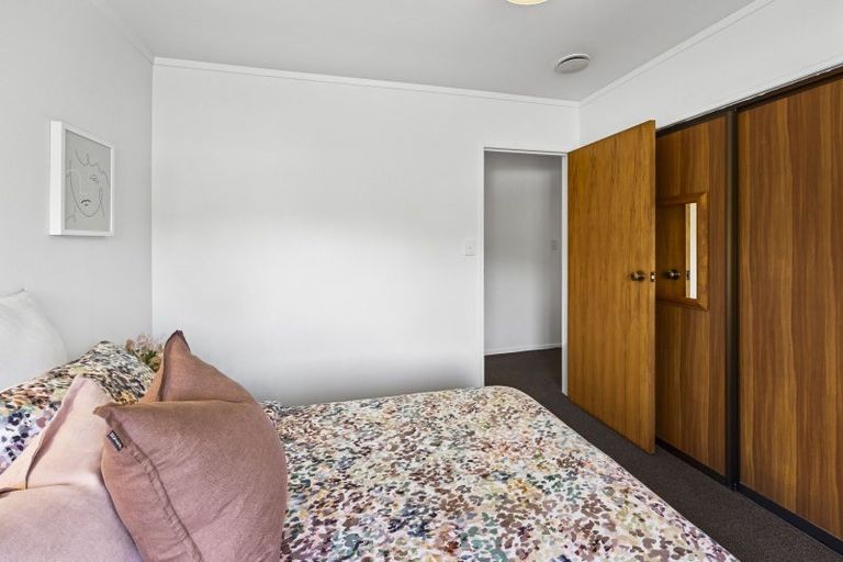 Photo of property in 1 Fairview Place, Westown, New Plymouth, 4310