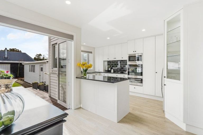 Photo of property in 11 Wellesley Road, Mangere Bridge, Auckland, 2022