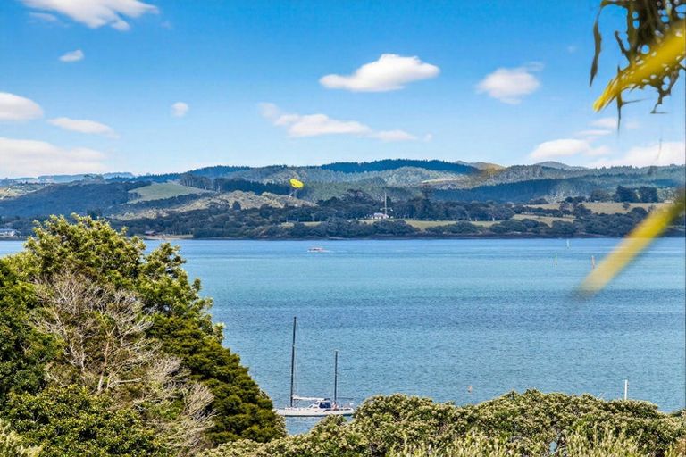 Photo of property in 8 Robertson Street, Russell, 0202