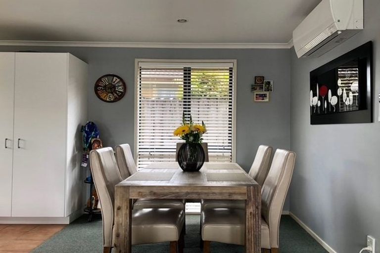 Photo of property in 22 Zefiro Drive, Massey, Auckland, 0614
