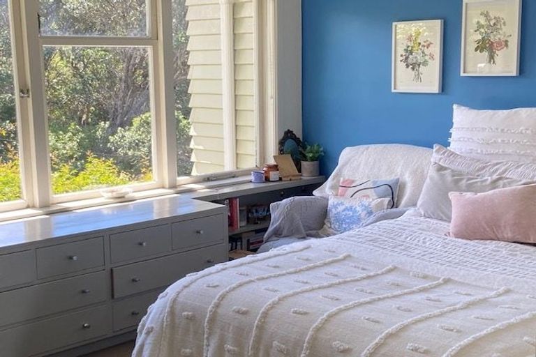 Photo of property in 11 Randwick Road, Northland, Wellington, 6012