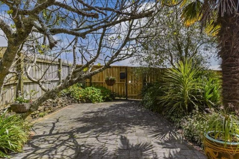 Photo of property in 22 Arran Road, Browns Bay, Auckland, 0630