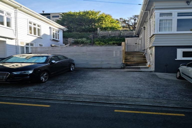 Photo of property in 6 Rixon Grove, Mount Victoria, Wellington, 6011