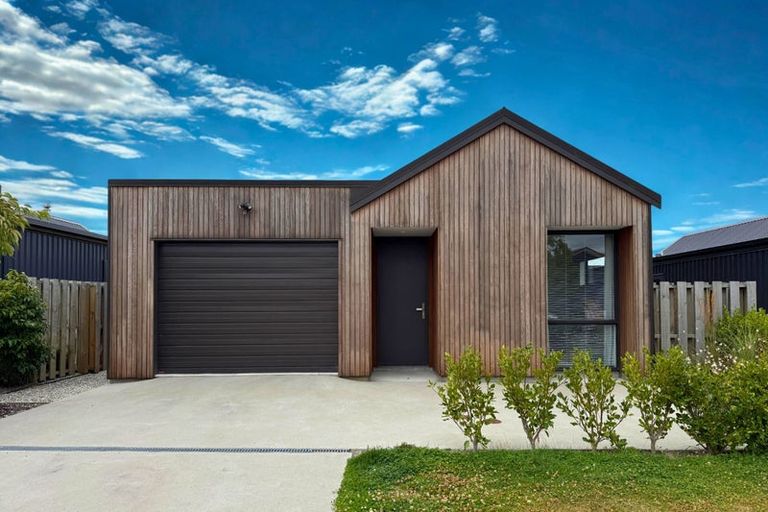Photo of property in 34 Obelisk Street, Wanaka, 9305