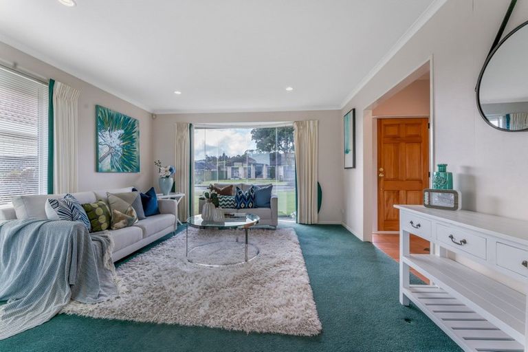 Photo of property in 211 Kilkenny Drive, East Tamaki Heights, Auckland, 2016