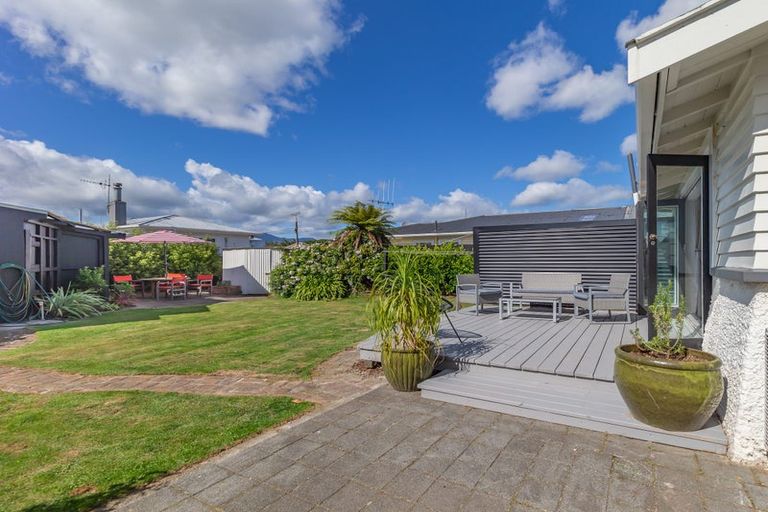 Photo of property in 56 Queenwood Road, Levin, 5510