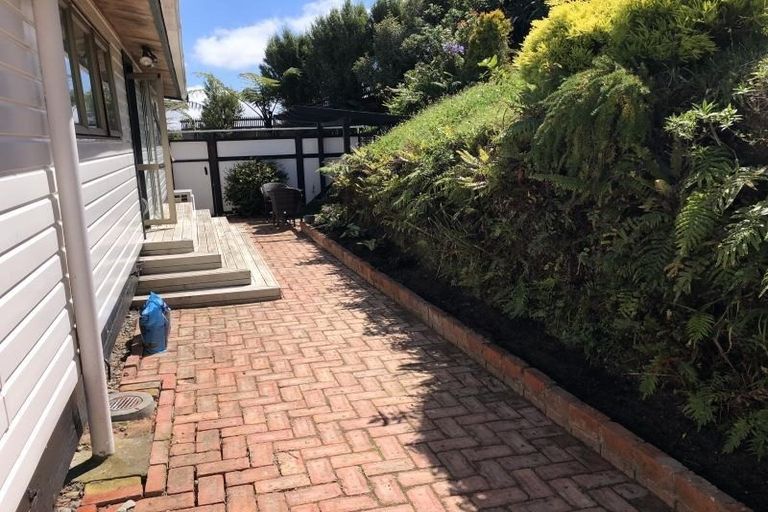 Photo of property in 9 Honeysuckle Grove, Maungaraki, Lower Hutt, 5010