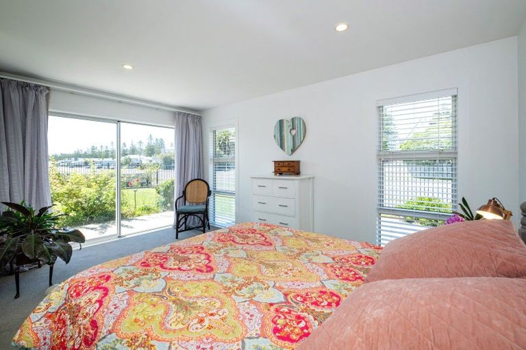 Photo of property in 20 Aparima Place, Awatoto, Napier, 4110