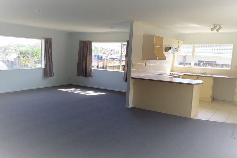 Photo of property in 14 Brook Haven Rise, Clendon Park, Auckland, 2103