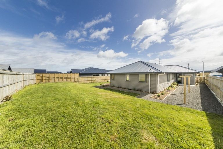 Photo of property in 5 Sardinia Grove, Fitzherbert, Palmerston North, 4410