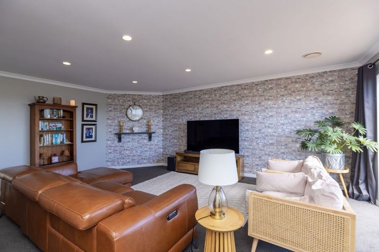 Photo of property in 56 Kakariki Grove, Waikanae, 5036