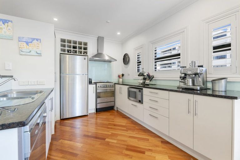 Photo of property in 2/177 Hurstmere Road, Takapuna, Auckland, 0622