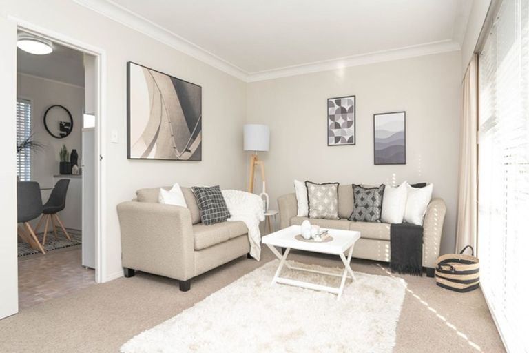 Photo of property in 2/52 Wallace Road, Papatoetoe, Auckland, 2025