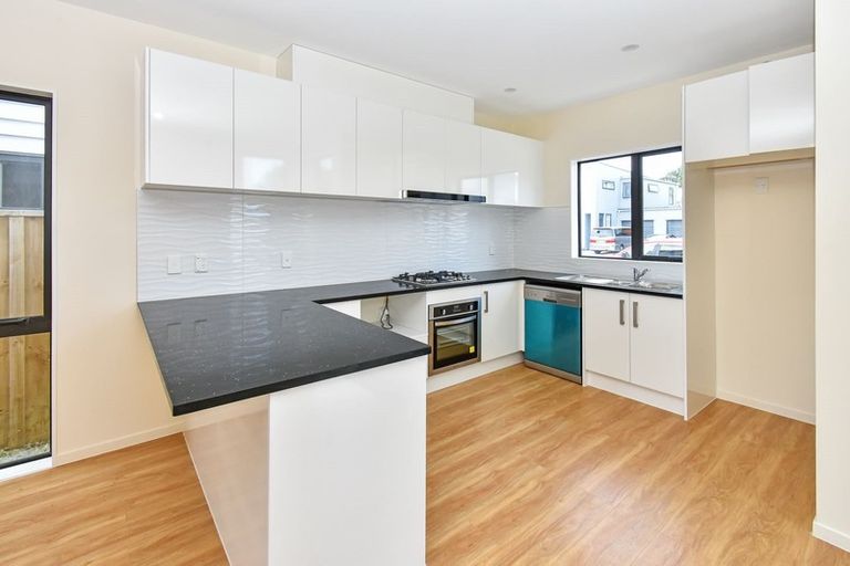 Photo of property in 10 Tapuwae Way, Mangere Bridge, Auckland, 2022