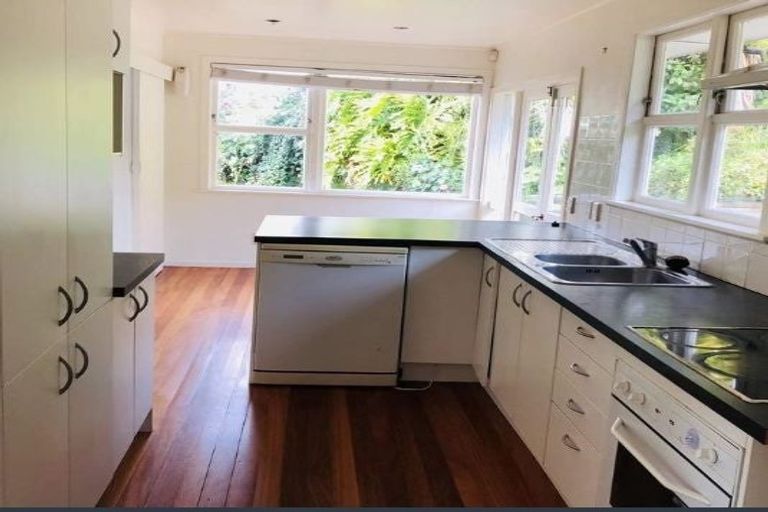 Photo of property in 61 Peach Road, Glenfield, Auckland, 0629